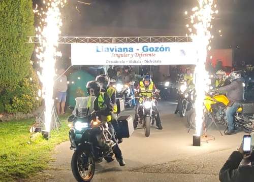 nota de luz en la despejada noche de la III Ruta Motera Nocturna “Estrellas” en Llaviana Gozon