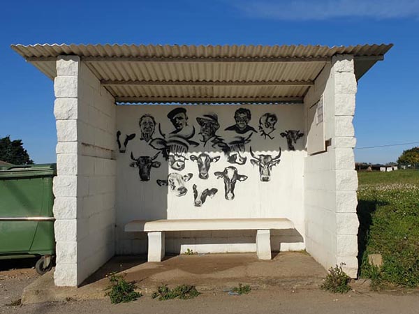 Marquesina dedicada a las vacas y la ganadería en la Bargaña